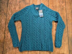 NWT Aran Woollen Mills 100% Merino Cable-Knit Sweater Teal Blue Green V Neck
